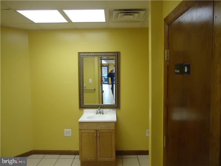 1811 E Somerset St Property Photo 9