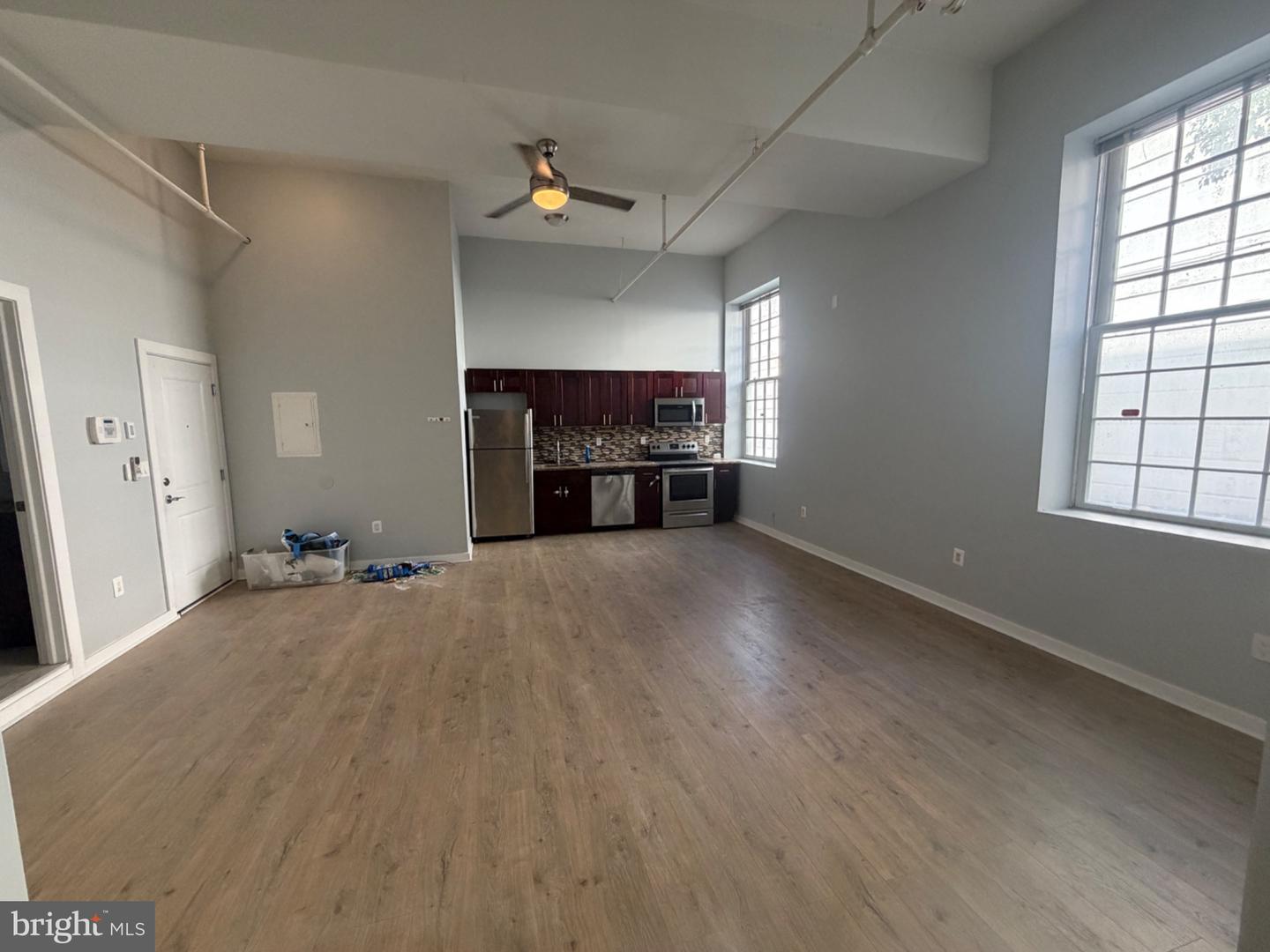 4 LEVERINGTON AVE #102 Property Photo 1