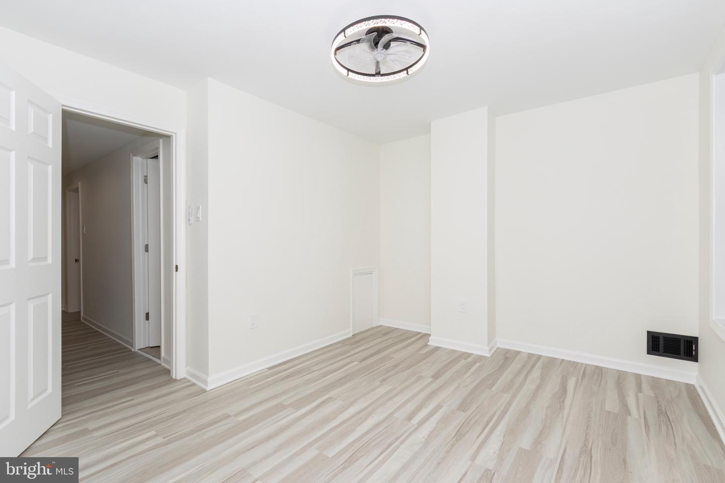 2711 Oakford St Property Photo 8