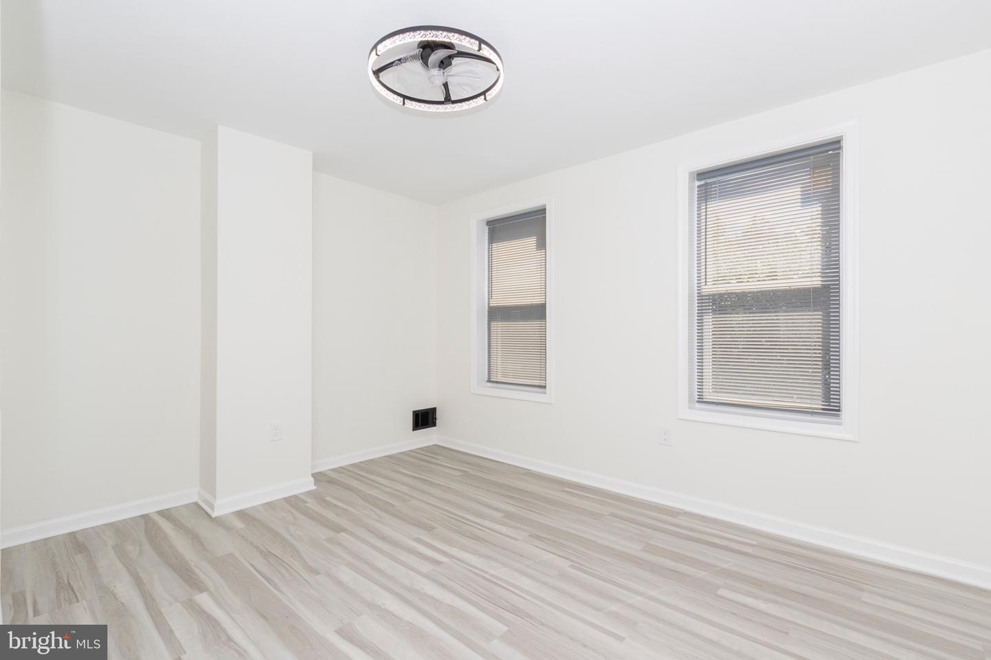 2711 Oakford St Property Photo 9