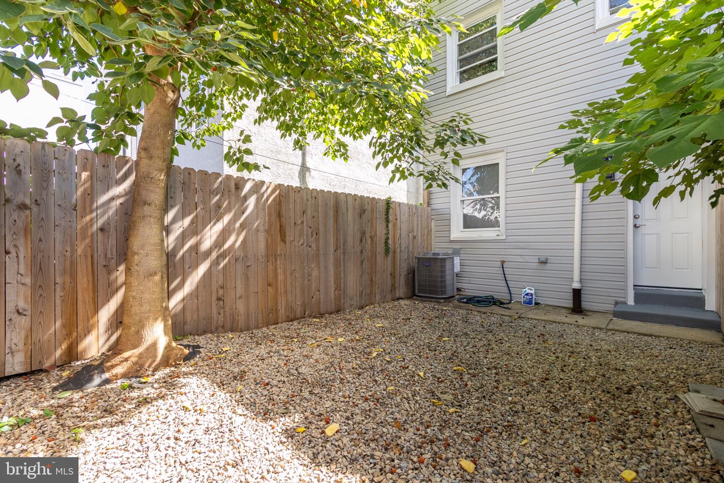 2711 Oakford St Property Photo 15