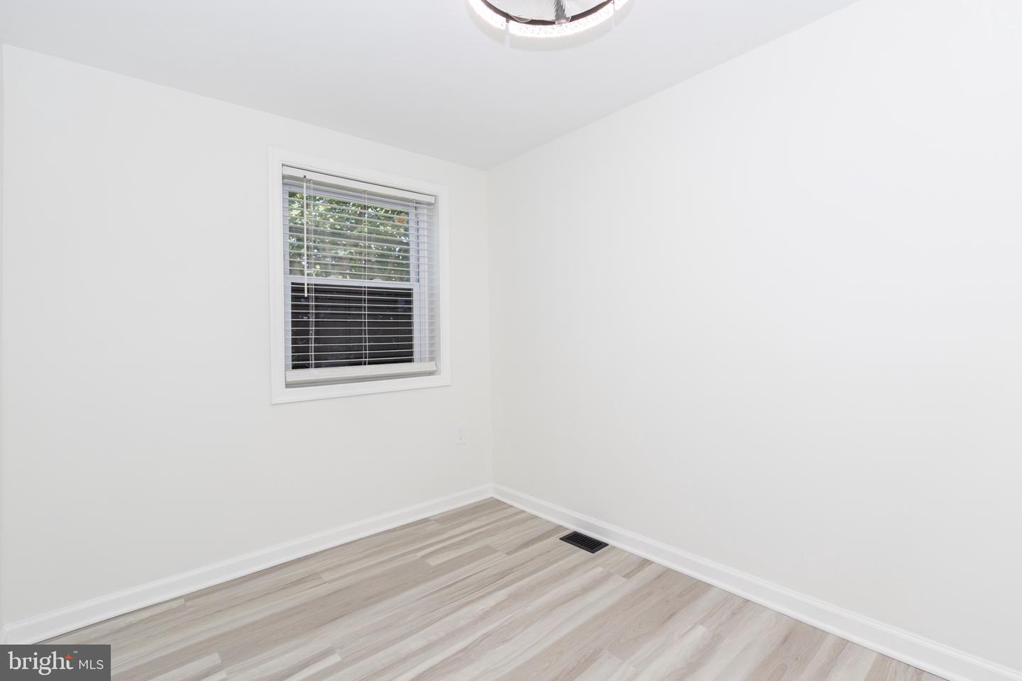 2711 Oakford St Property Photo 17
