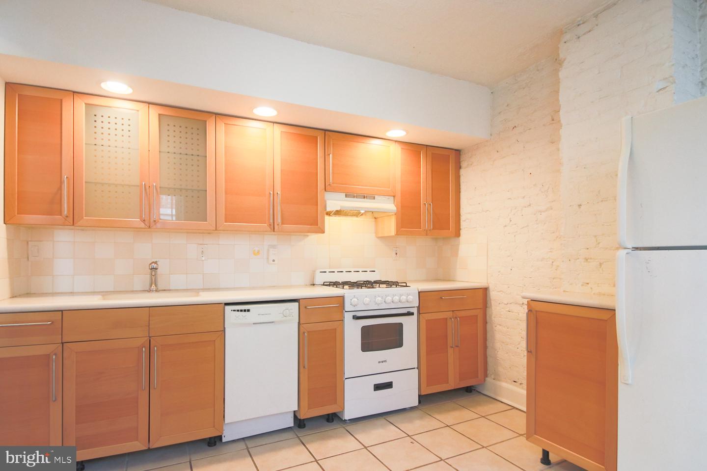 2204 Kater St Property Photo 3