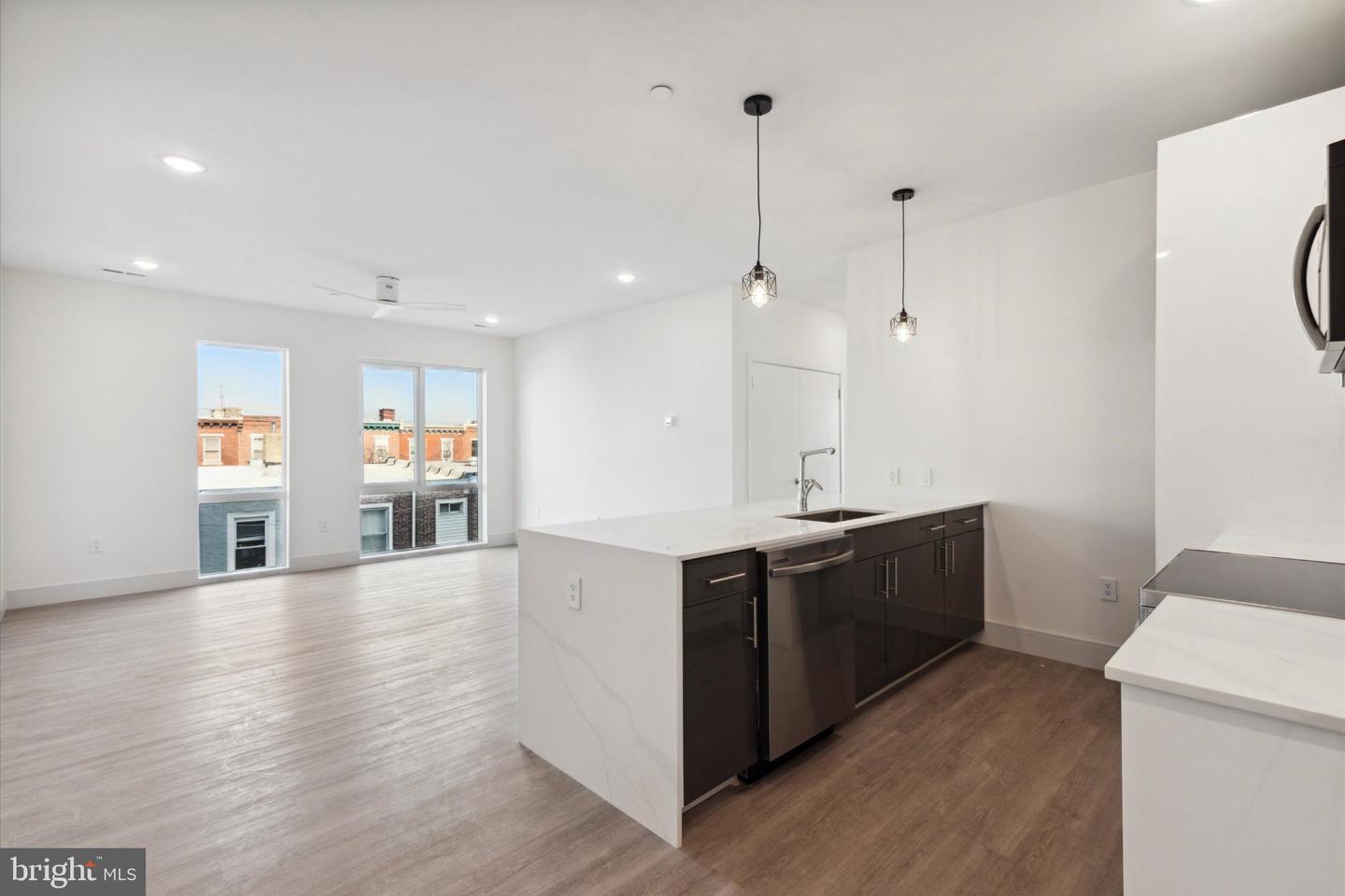 1221 E FLETCHER ST #212 Property Photo 1