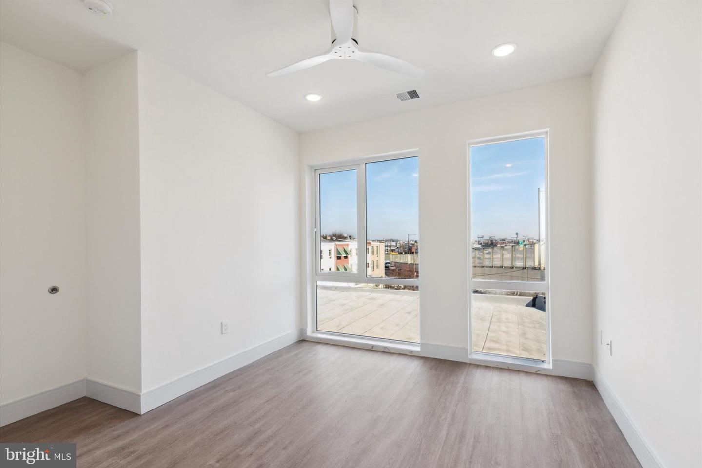 1221 E Fletcher St #212 Property Photo 11