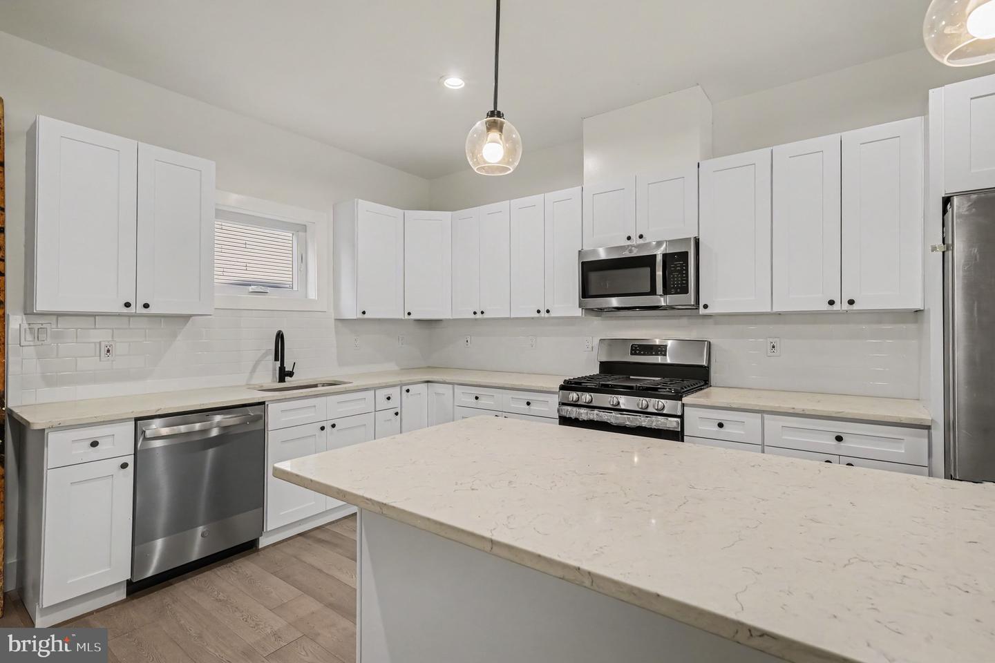 2455 Coral St Property Photo 6