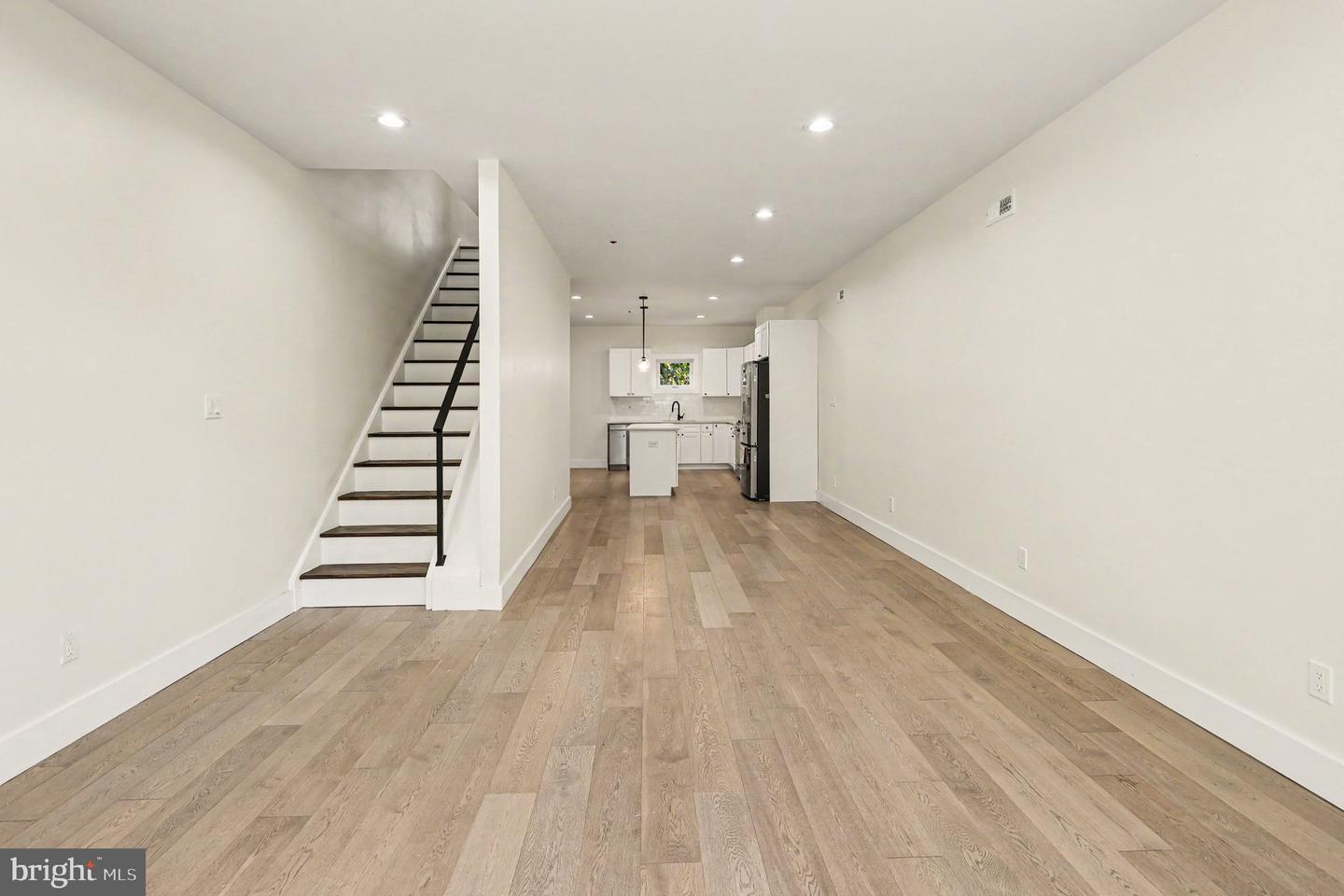2455 Coral St Property Photo 7