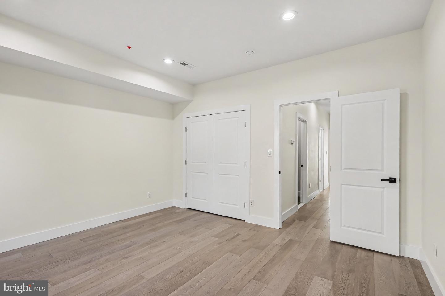 2455 Coral St Property Photo 9