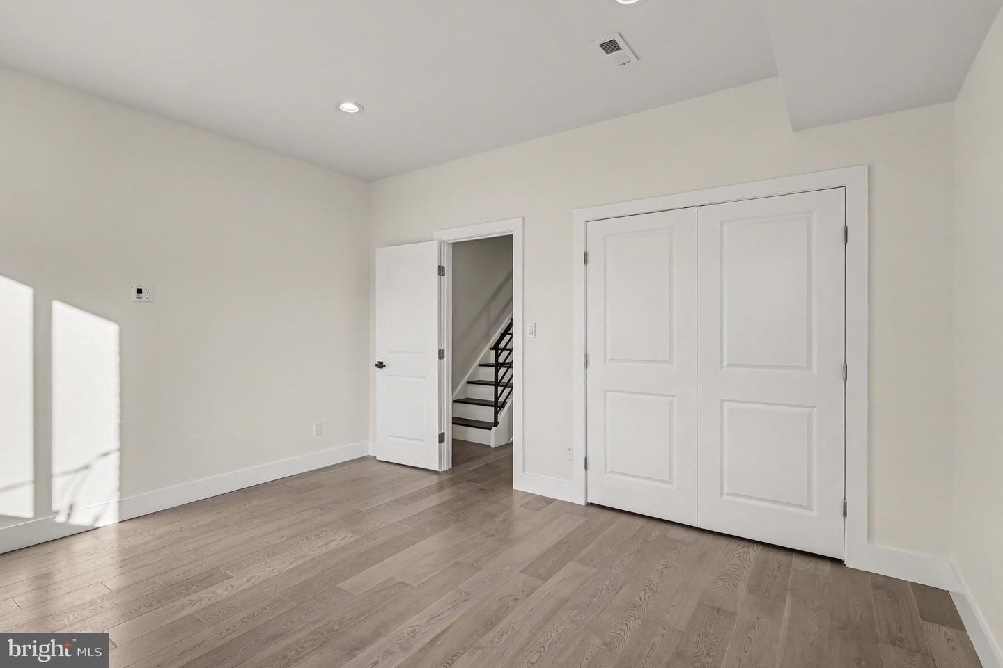 2455 Coral St Property Photo 10