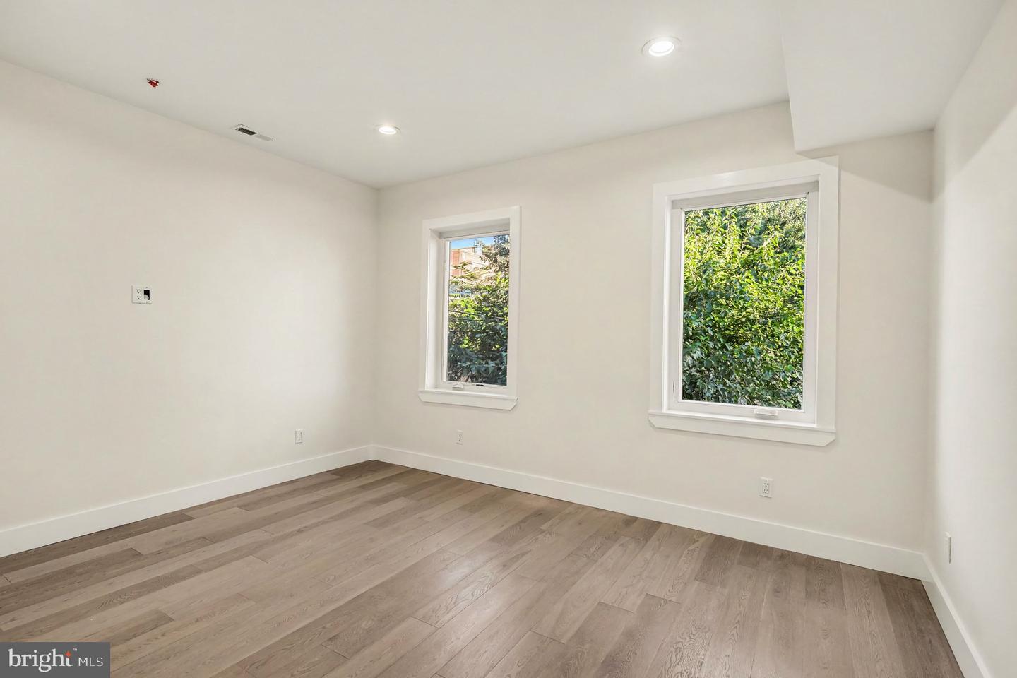 2455 Coral St Property Photo 11