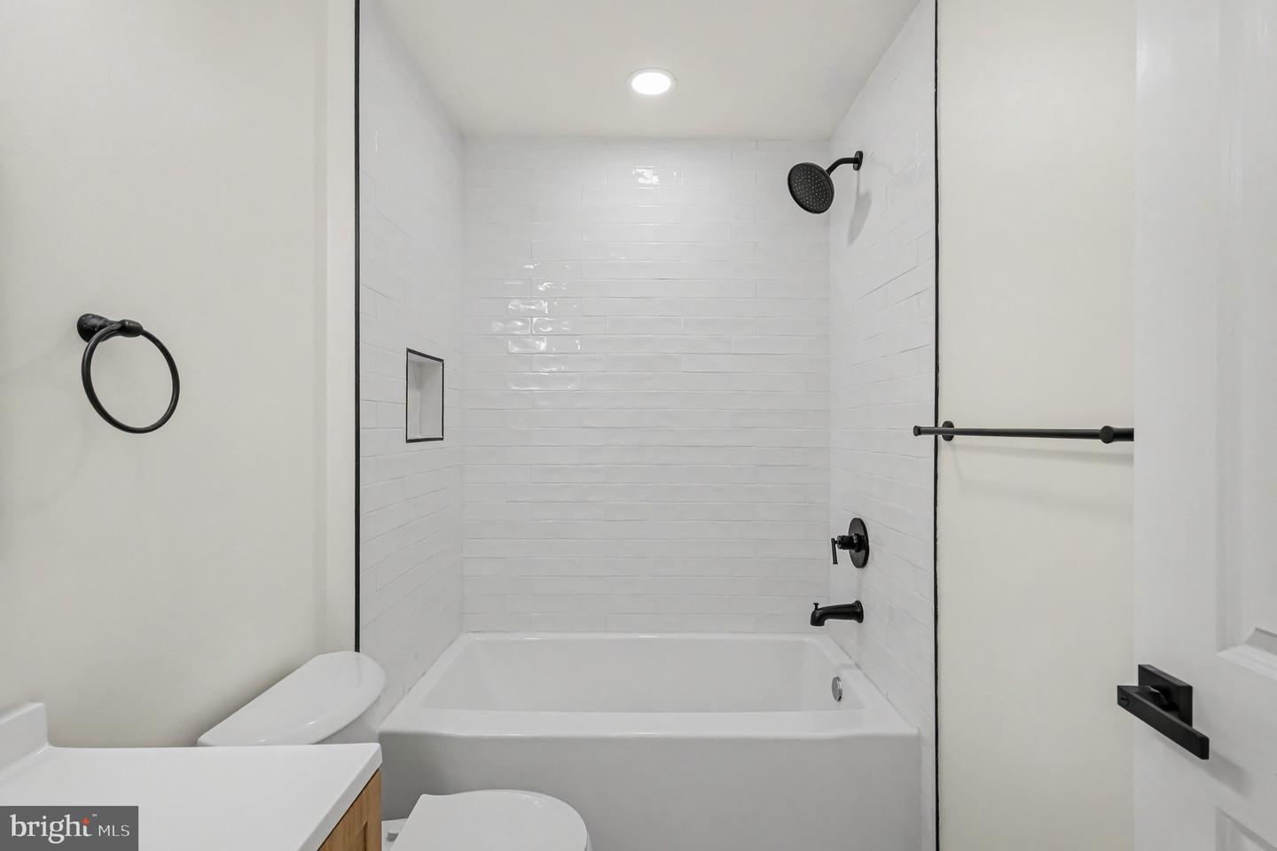 2455 Coral St Property Photo 13