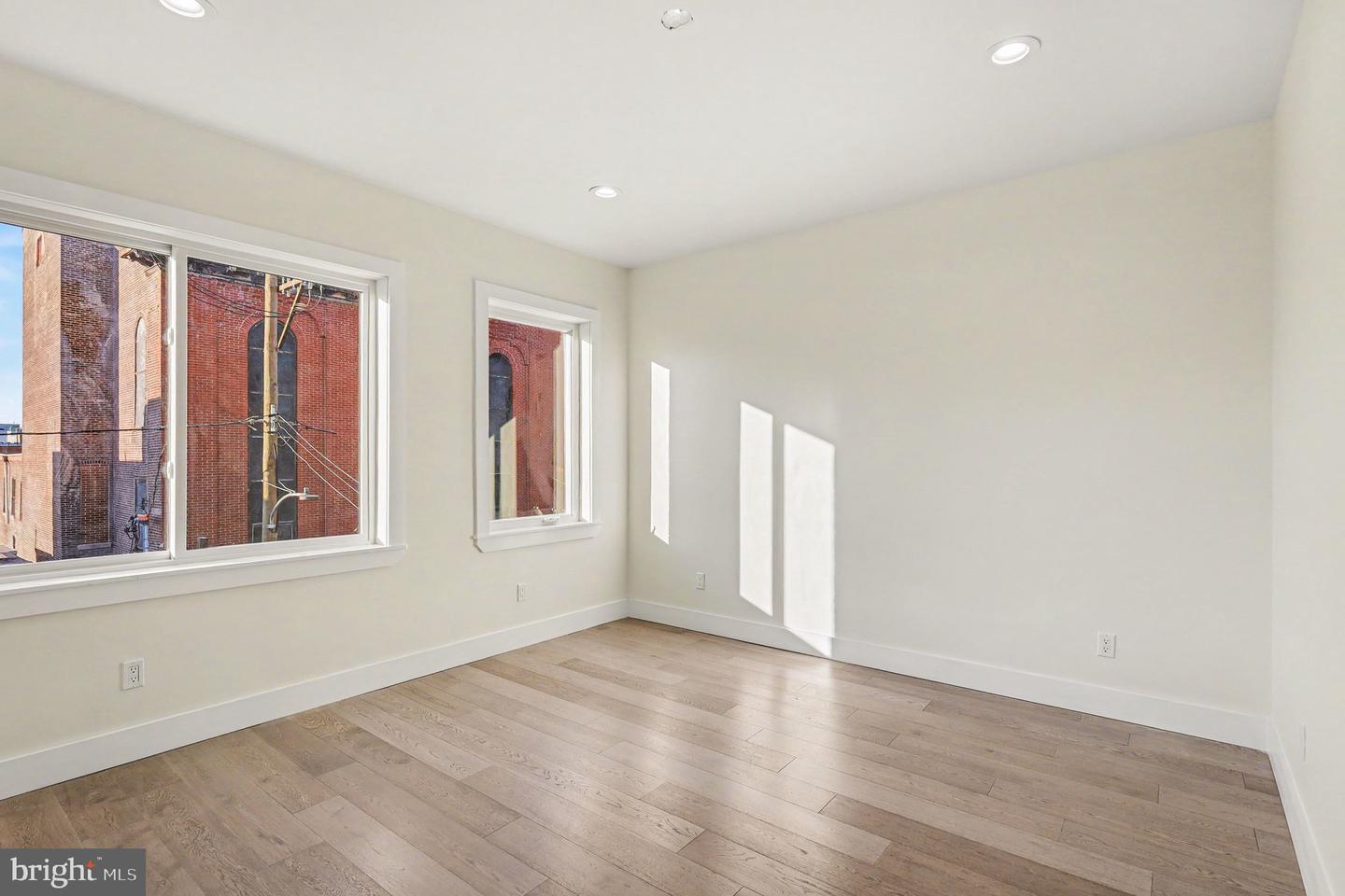 2455 Coral St Property Photo 15