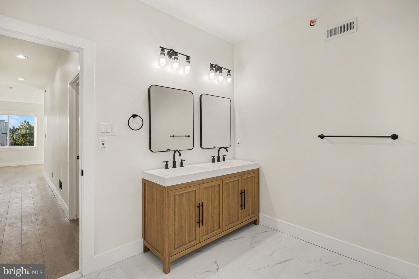 2455 Coral St Property Photo 18