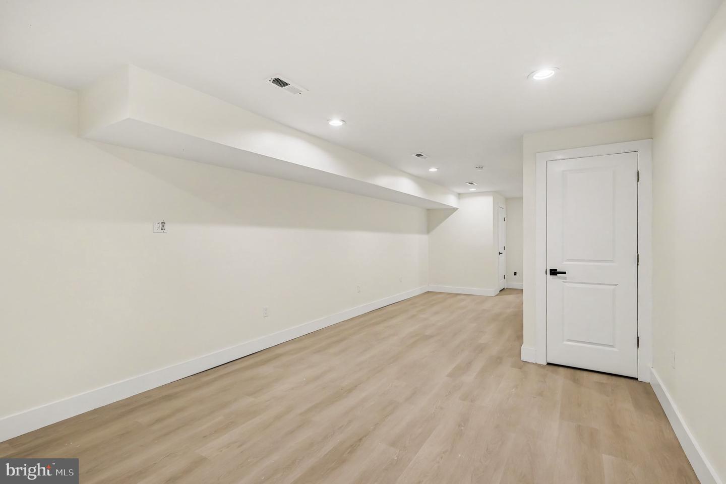 2455 Coral St Property Photo 27