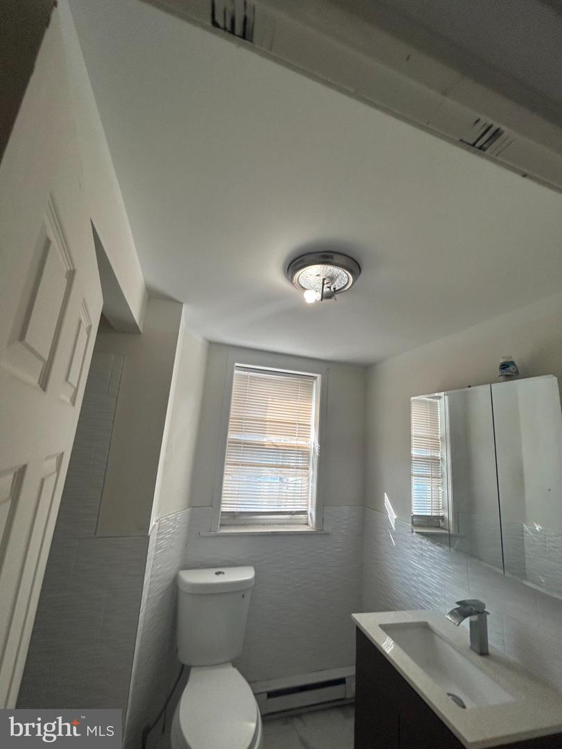 1812 E Thayer St Property Photo 7