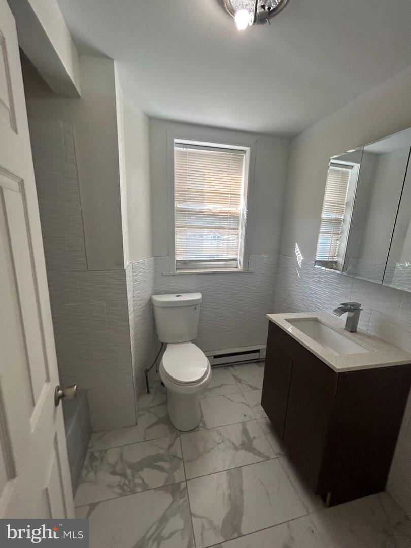 1812 E Thayer St Property Photo 8