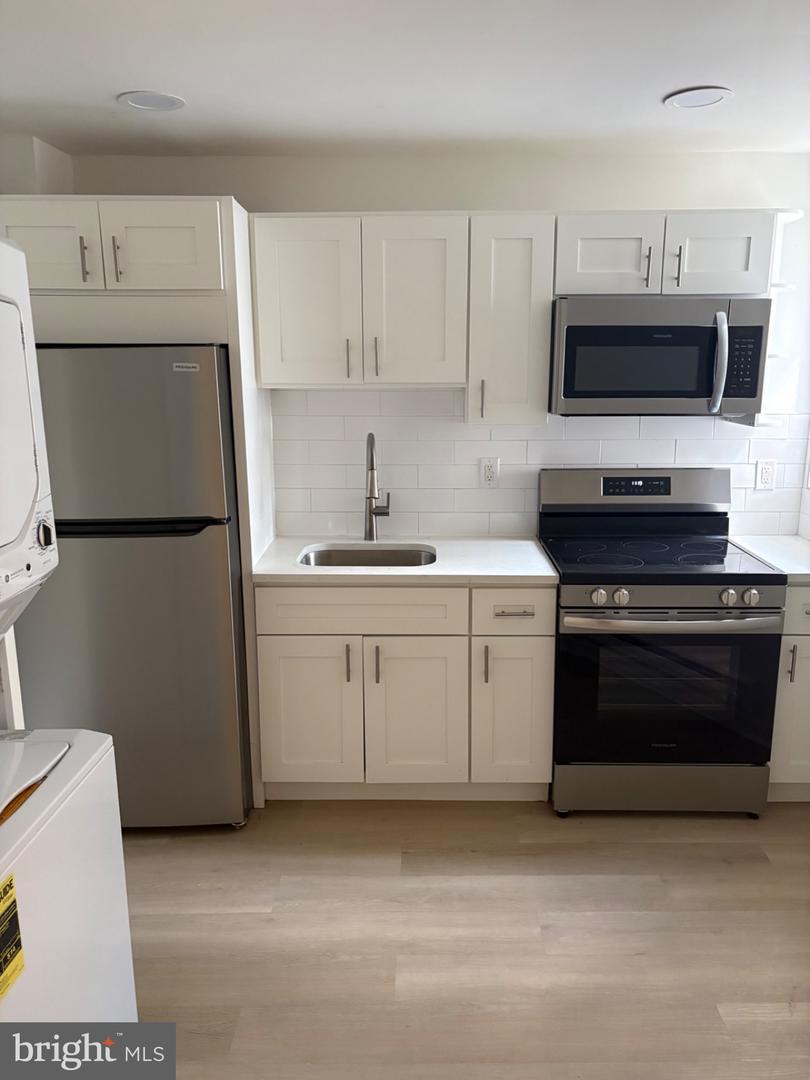 5554 LANSDOWNE AVE #2 Property Photo 1