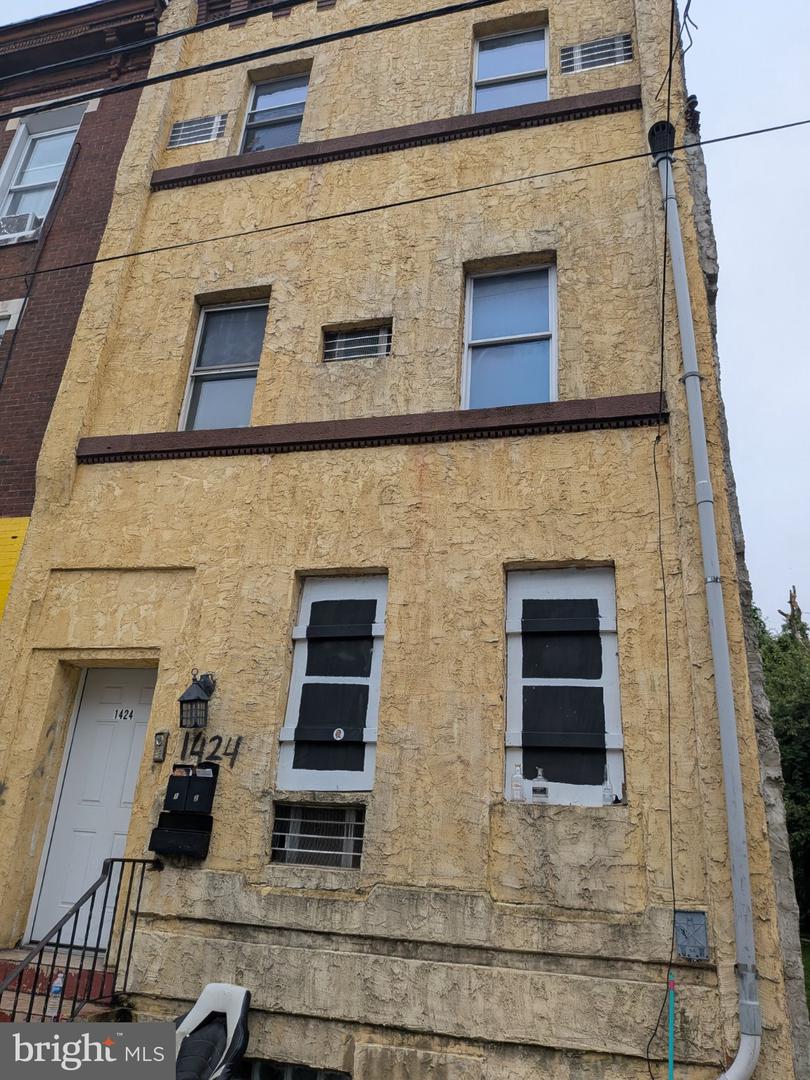 1424 W YORK ST Property Photo 1