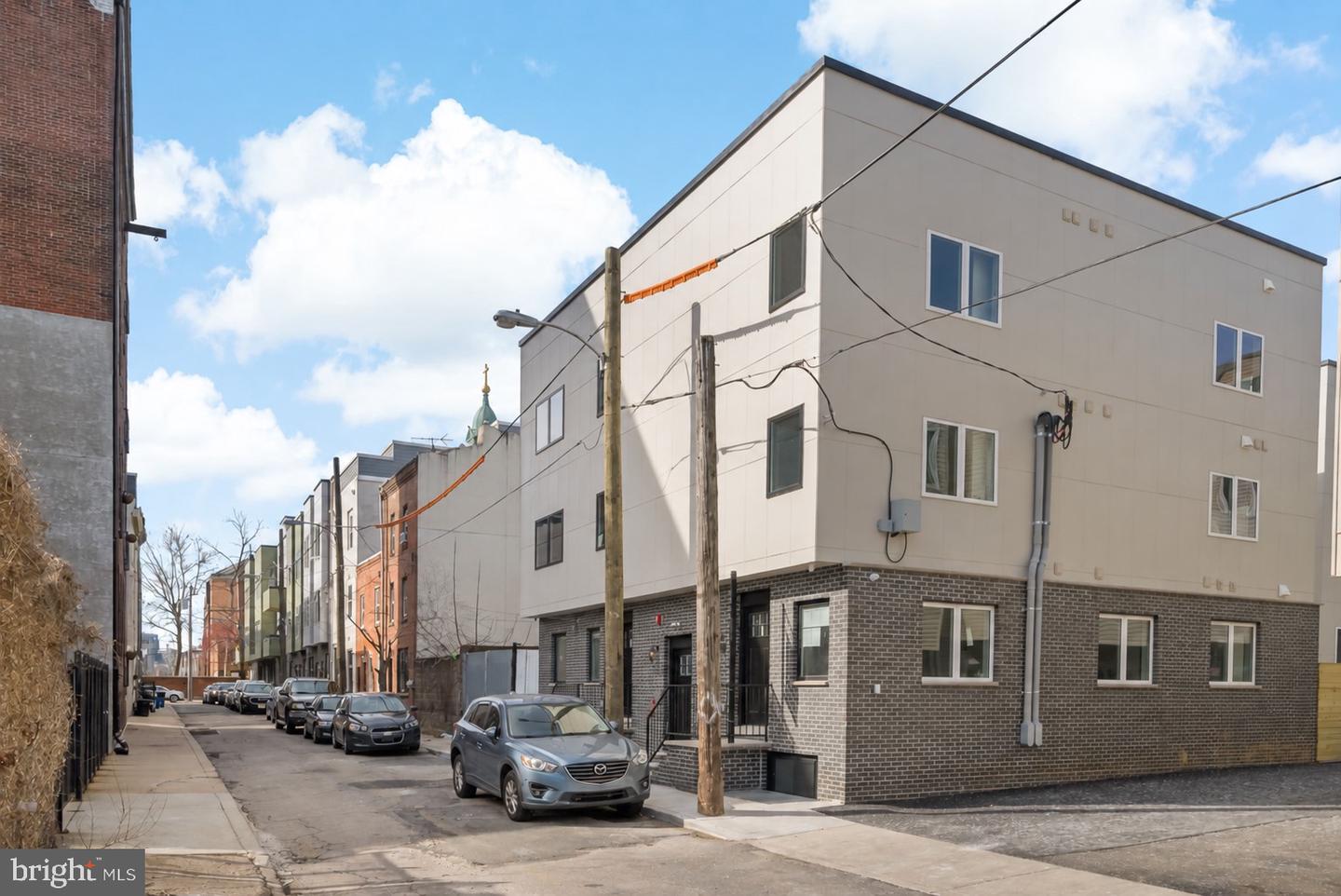 1530 N PALETHORP ST #1C Property Photo 1
