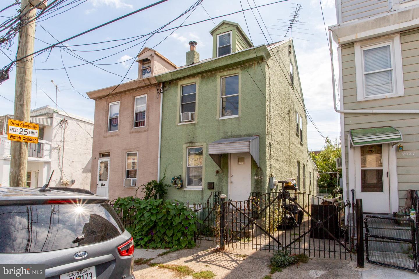 4629 Worth St Property Photo 2