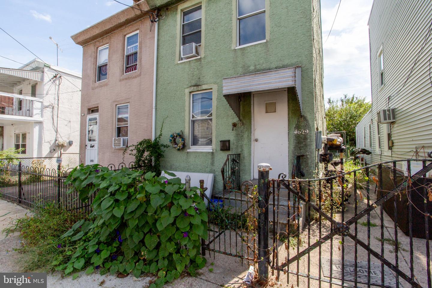 4629 Worth St Property Photo 3