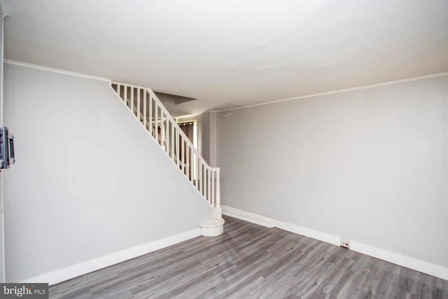 4629 Worth St Property Photo 6
