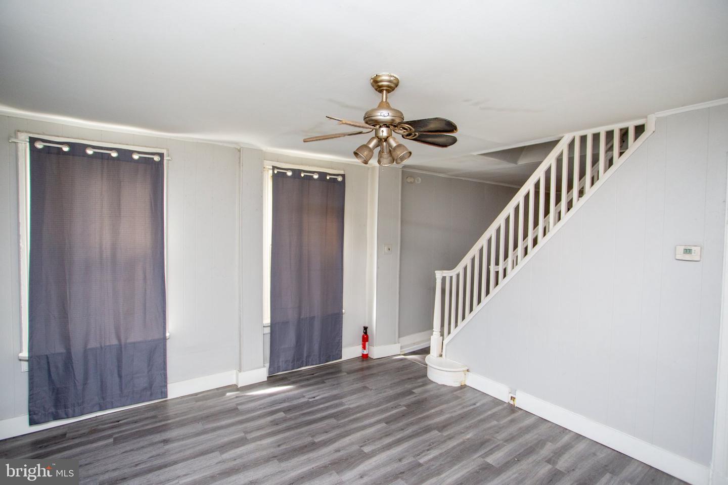 4629 Worth St Property Photo 10