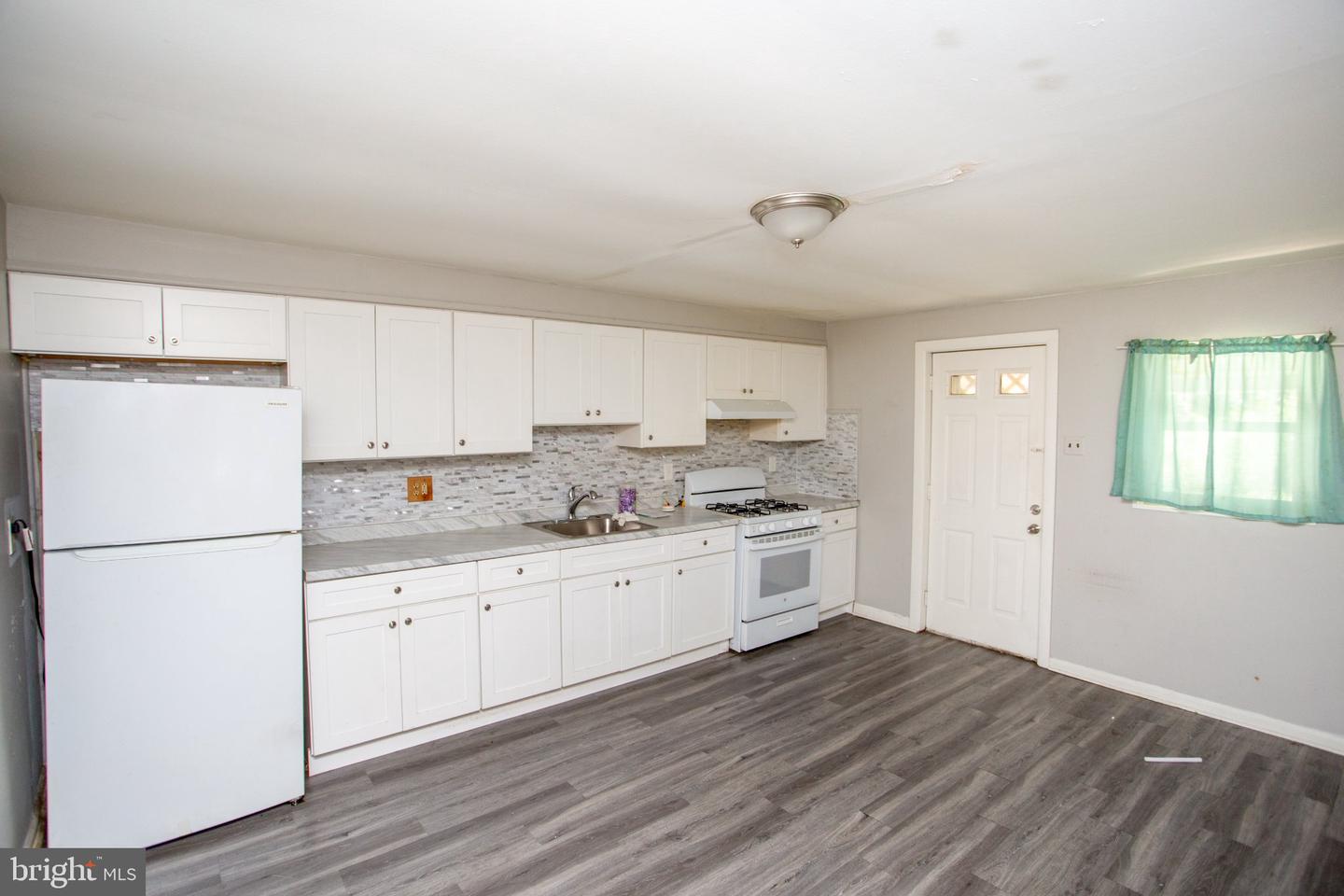4629 Worth St Property Photo 12