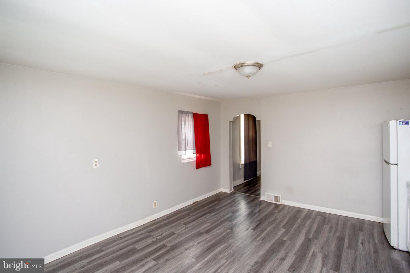 4629 Worth St Property Photo 15