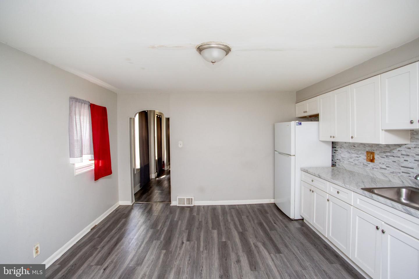 4629 Worth St Property Photo 16
