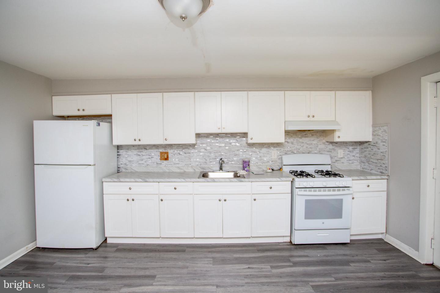 4629 Worth St Property Photo 18