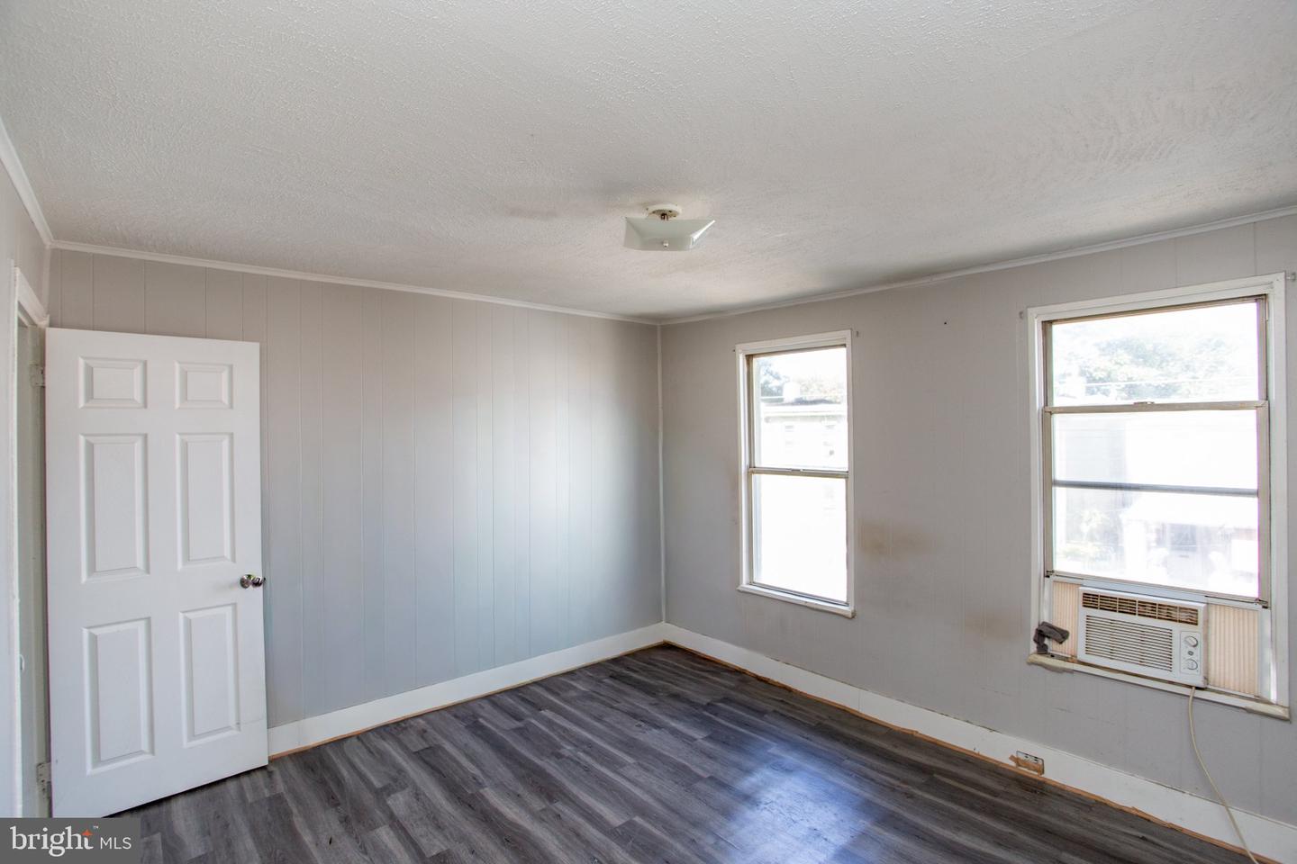 4629 Worth St Property Photo 19