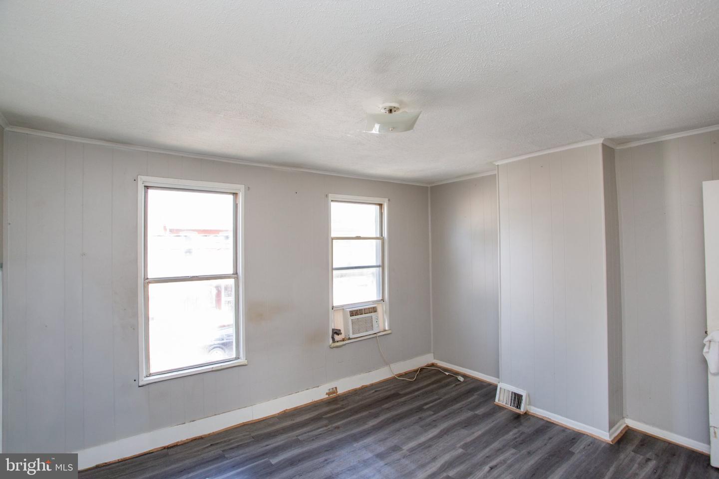 4629 Worth St Property Photo 20