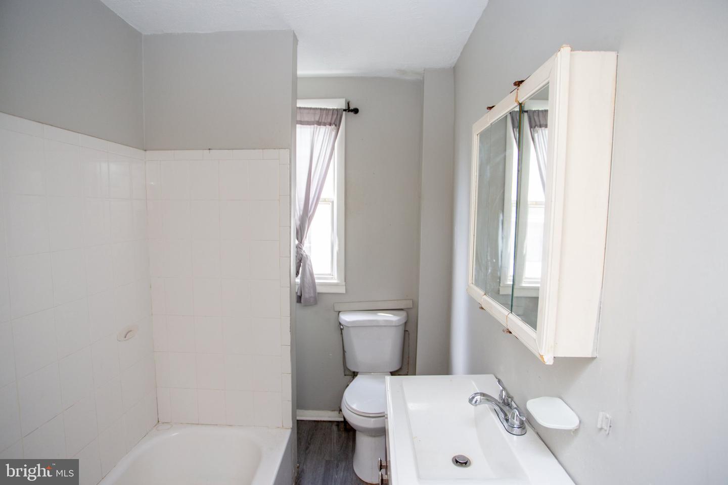 4629 Worth St Property Photo 23