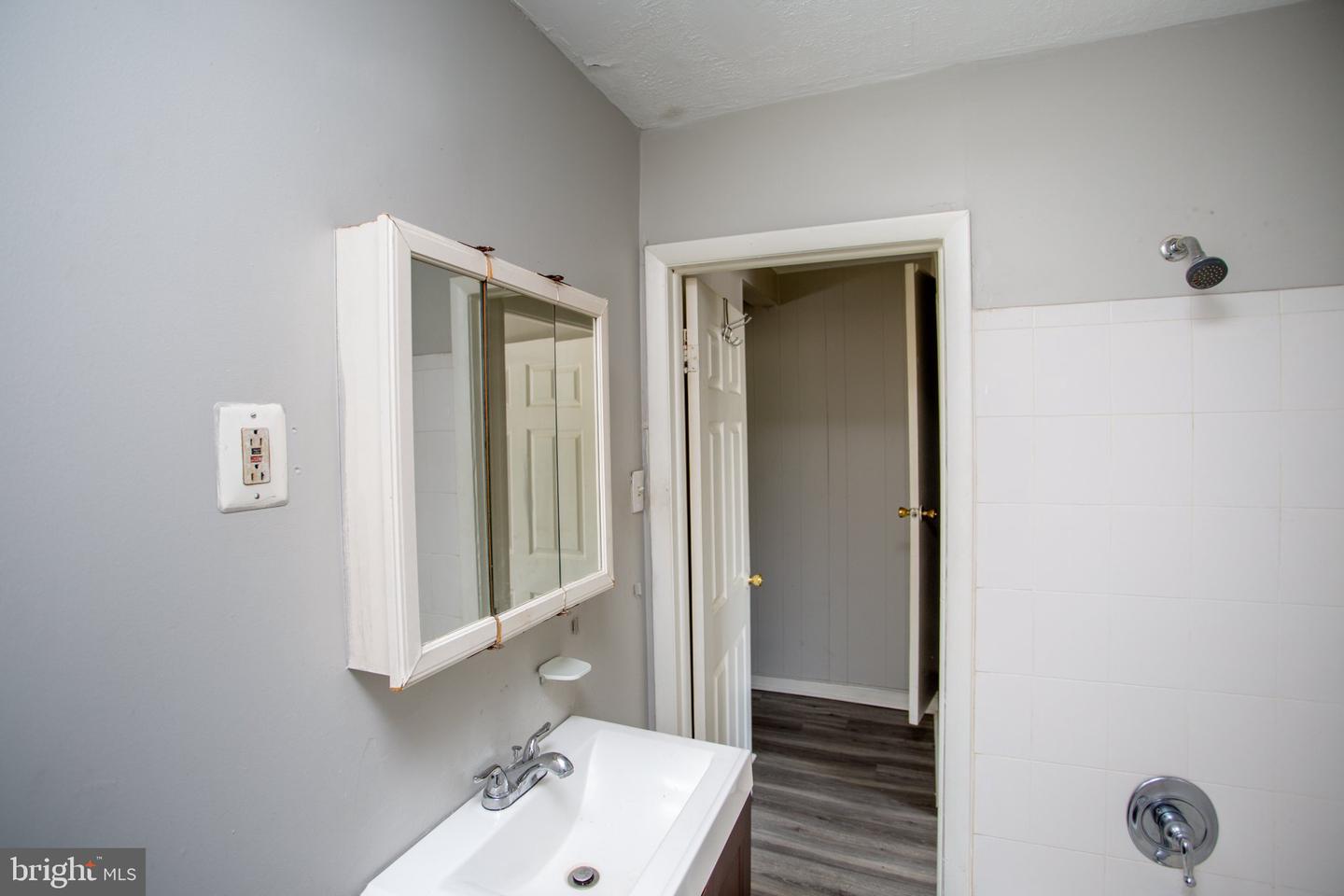 4629 Worth St Property Photo 24