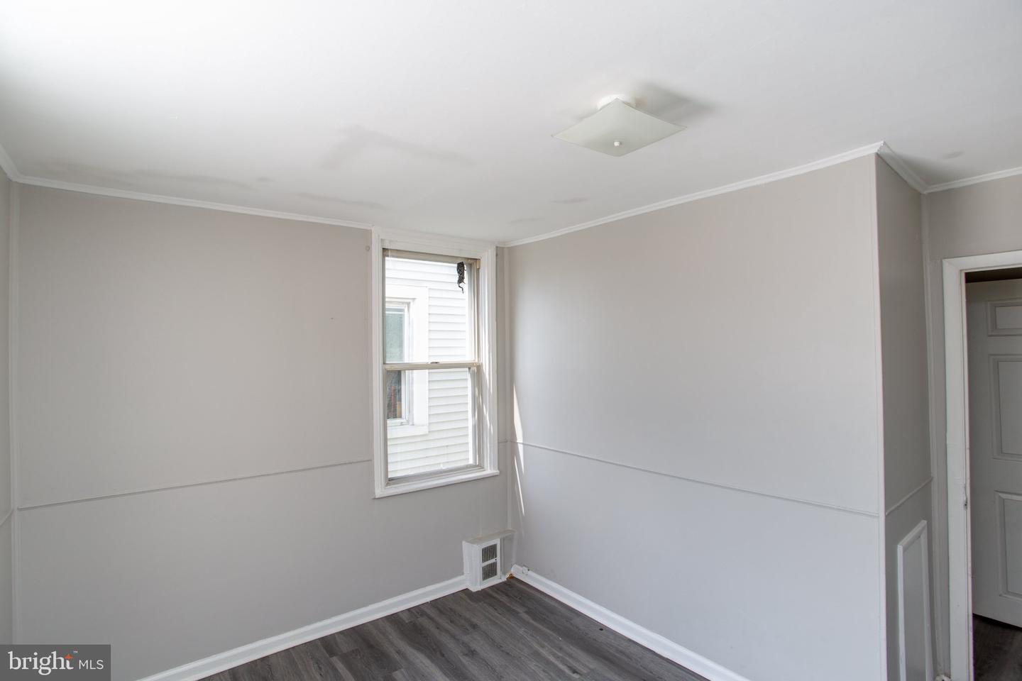 4629 Worth St Property Photo 26