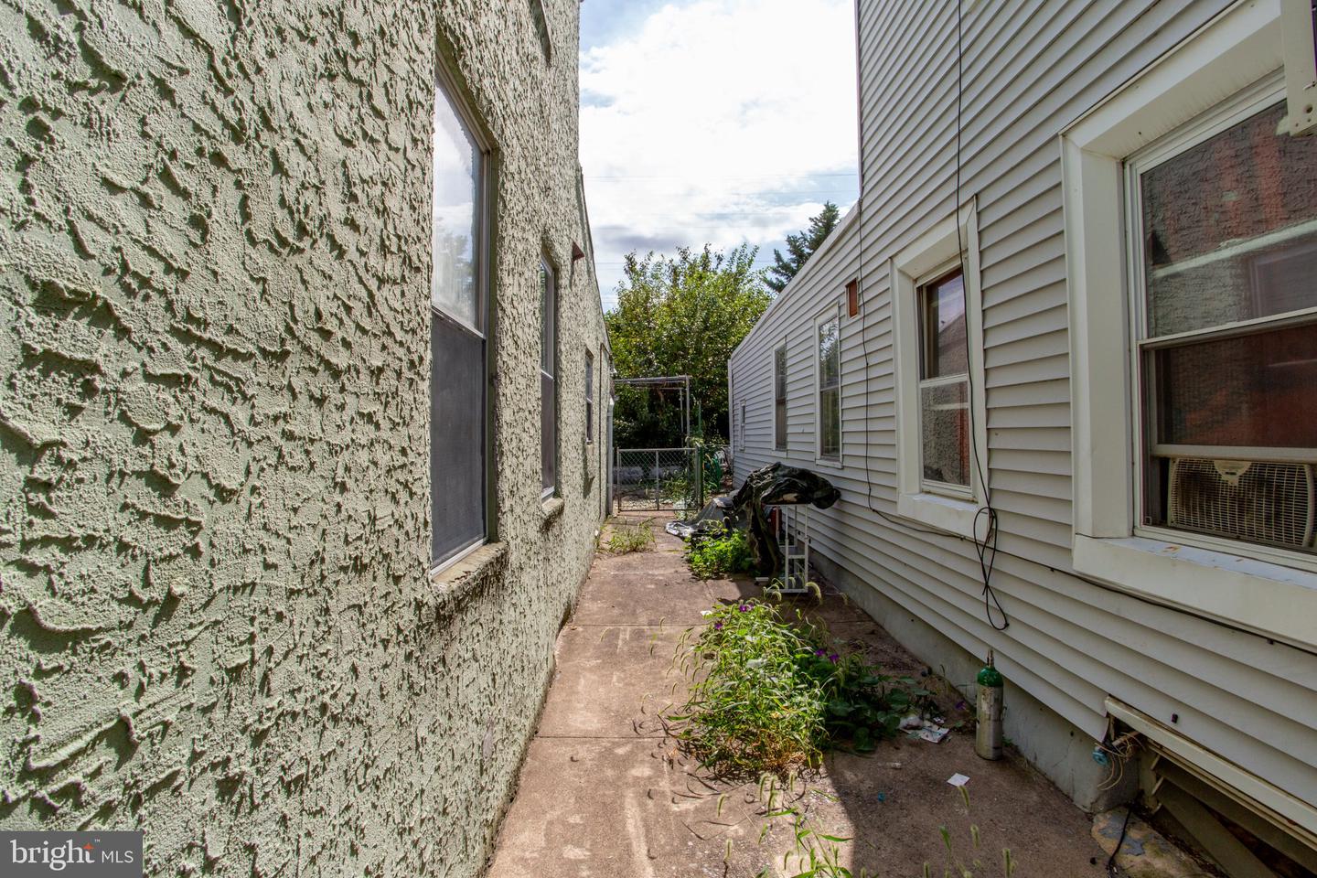 4629 Worth St Property Photo 43