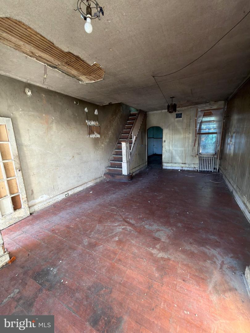 1904 E Somerset St Property Photo 7