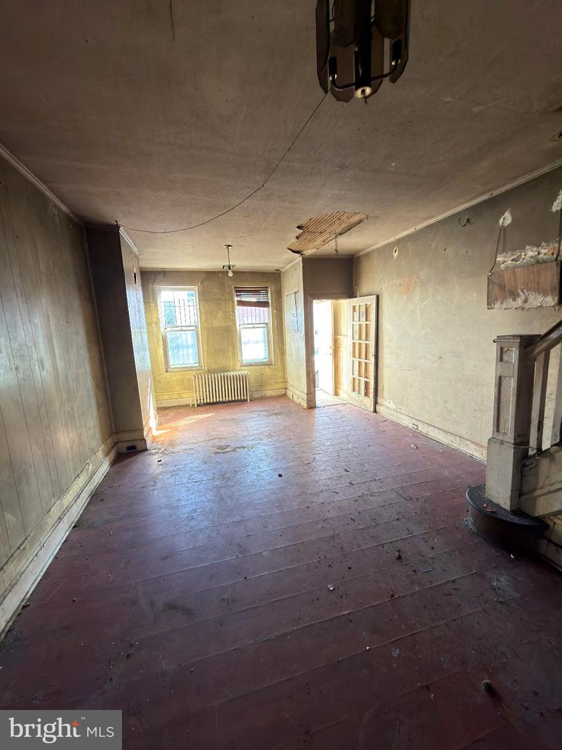 1904 E Somerset St Property Photo 8