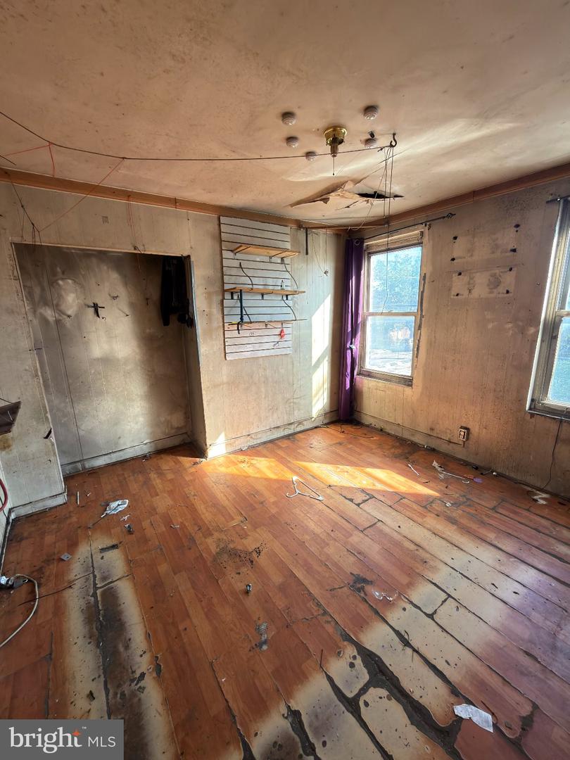 1904 E Somerset St Property Photo 16