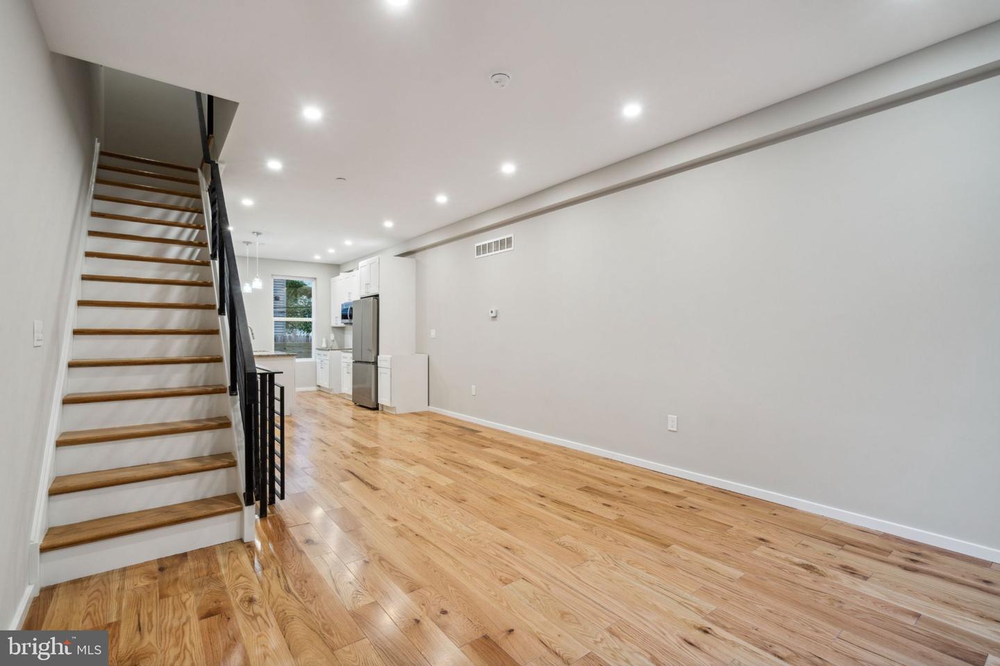 1713 W Seybert St Property Photo 3