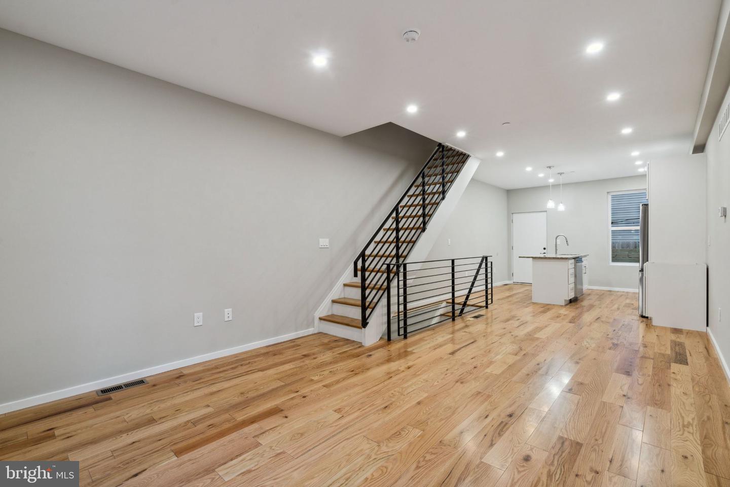 1713 W Seybert St Property Photo 4