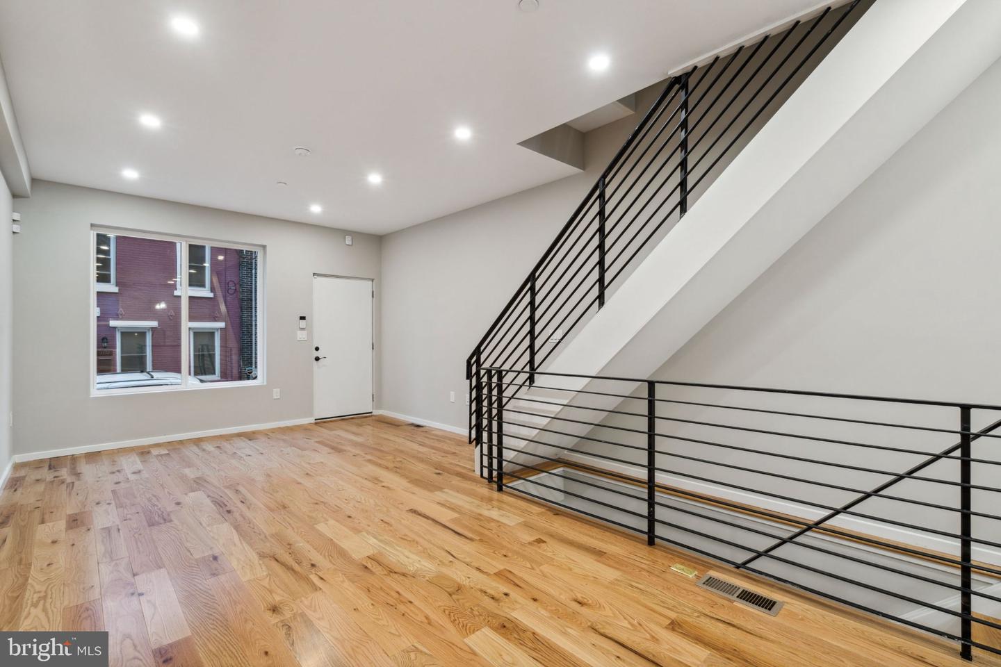 1713 W Seybert St Property Photo 5