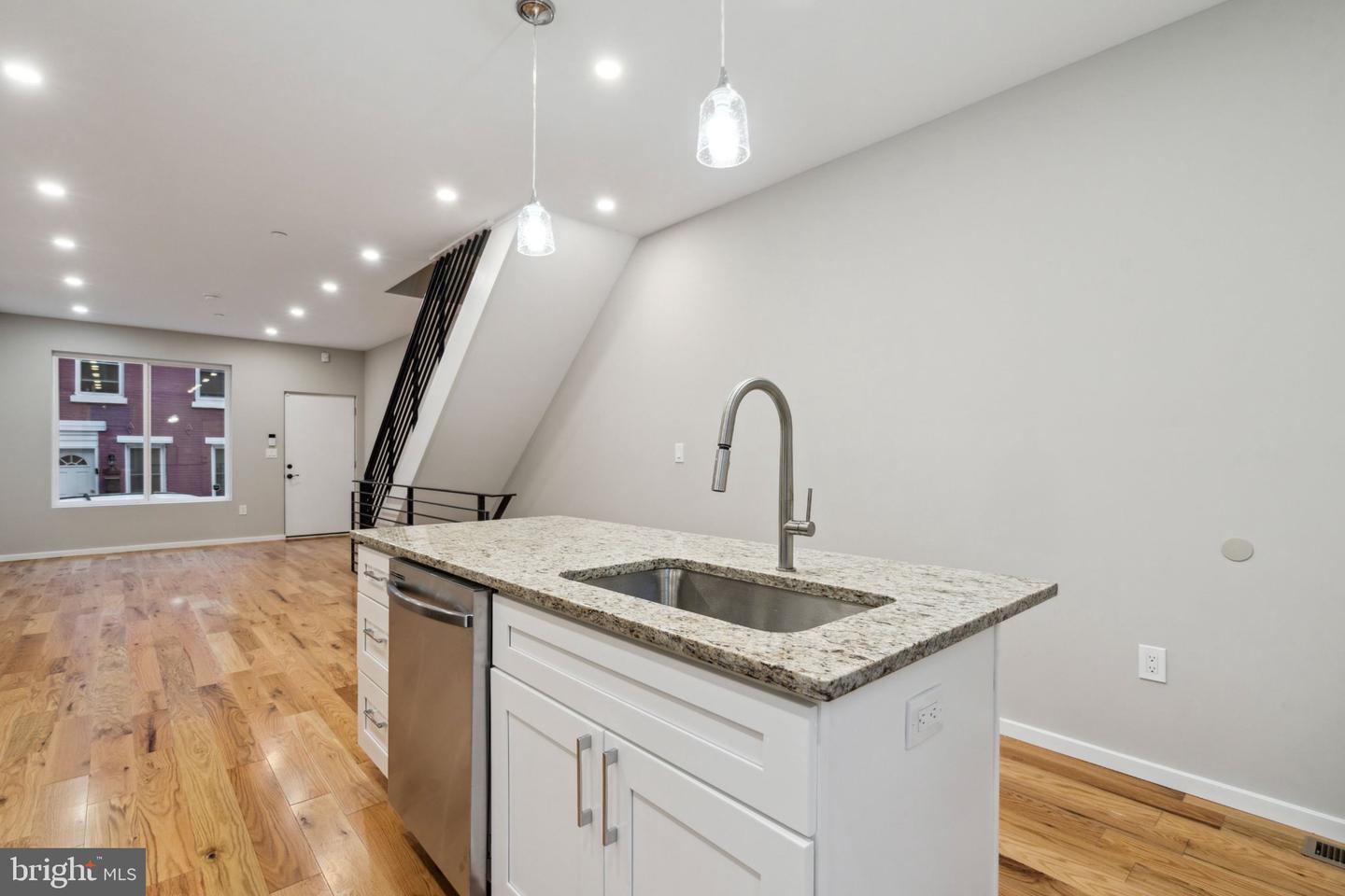 1713 W Seybert St Property Photo 7