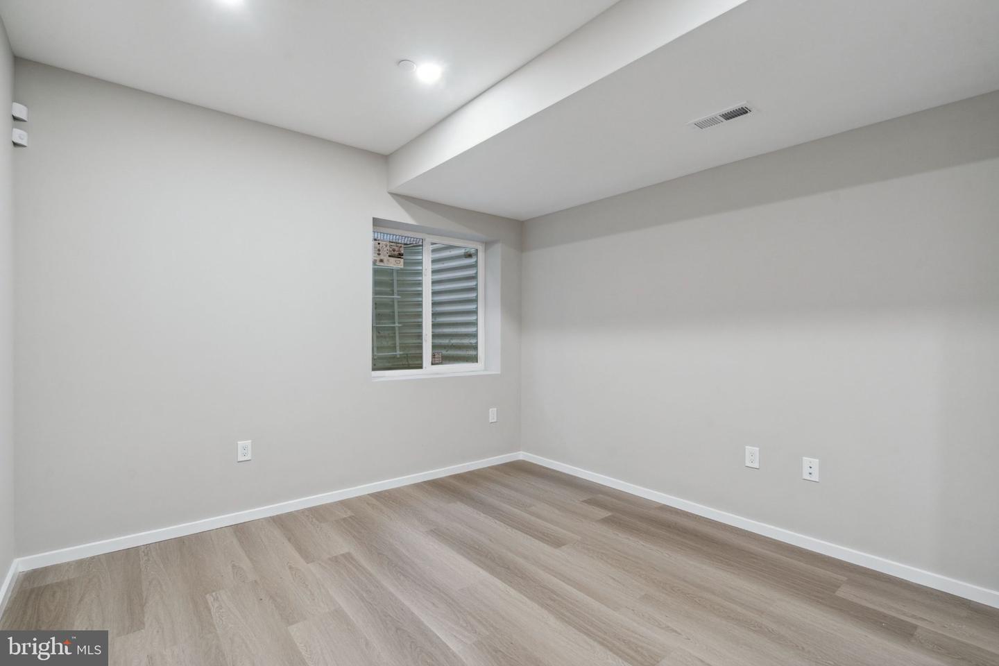 1713 W Seybert St Property Photo 8