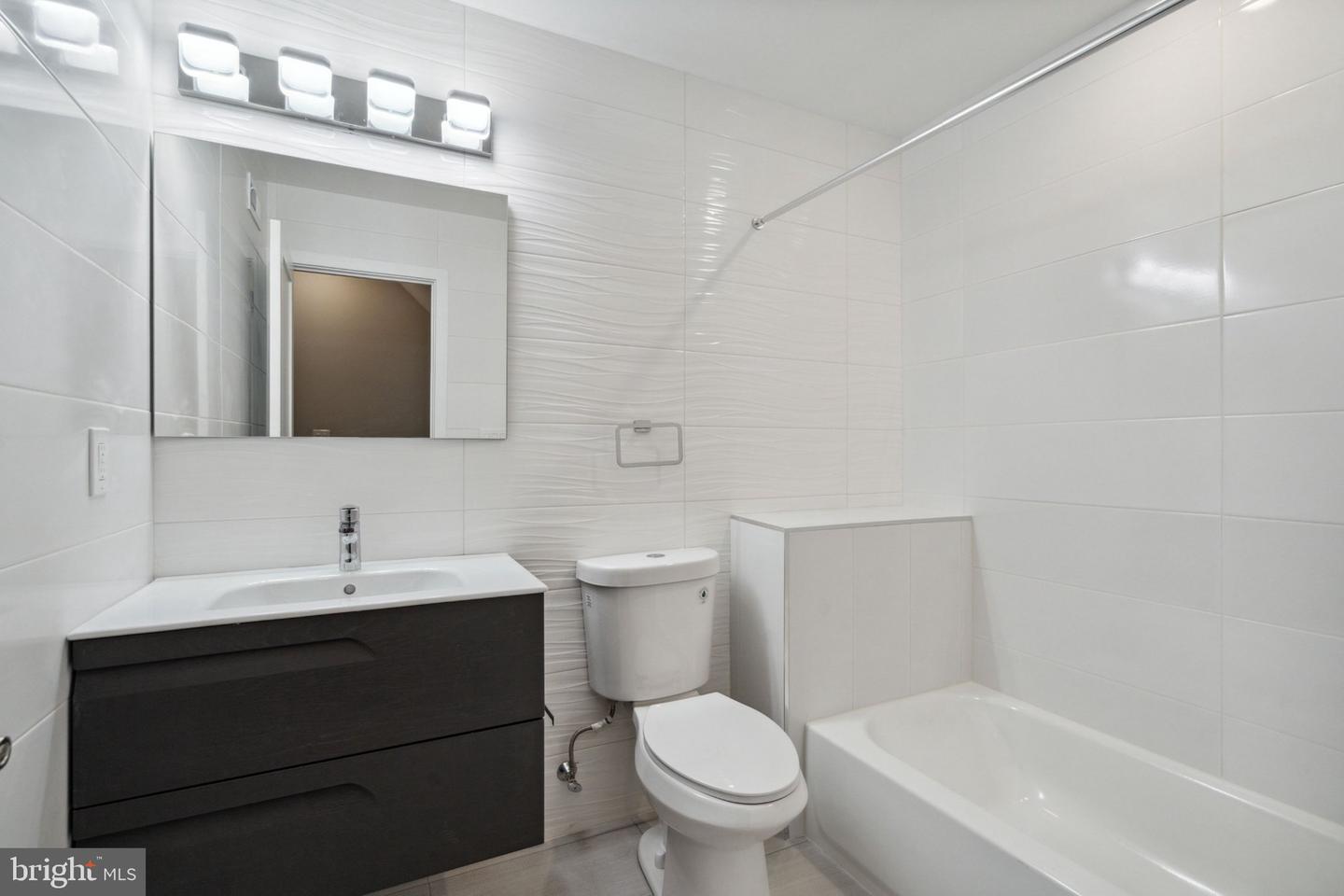 1713 W Seybert St Property Photo 11