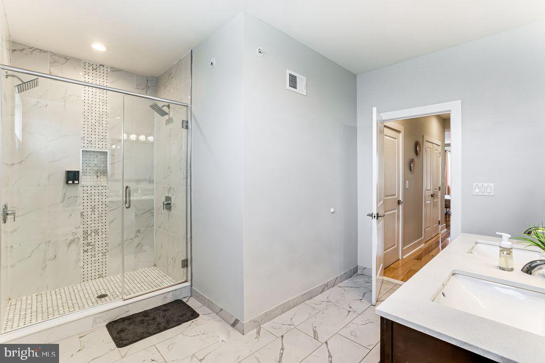 2545 N Howard St Property Photo 20