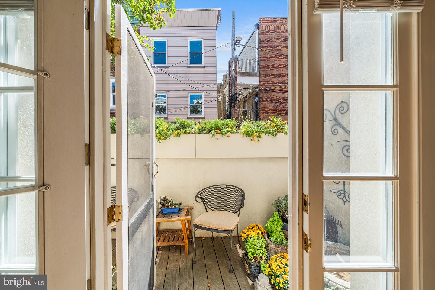 734 Montrose St Property Photo 11