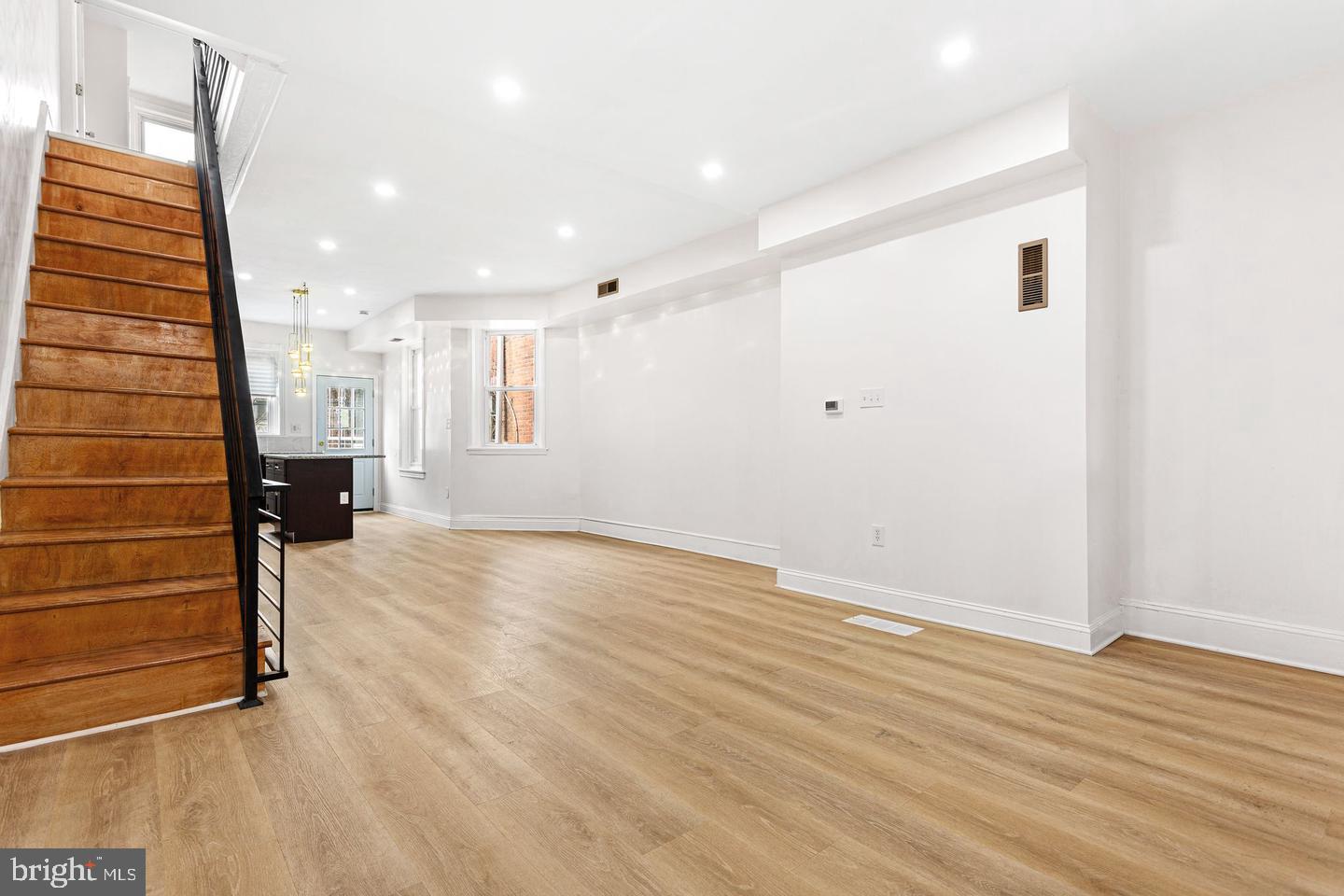 2042 S Cecil St Property Photo 5