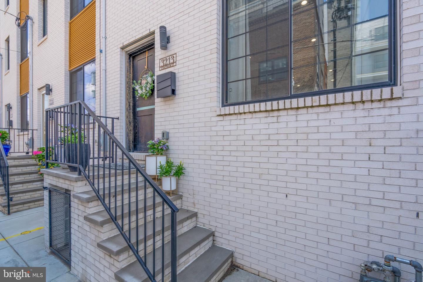 3213 CHATHAM ST Property Photo 1